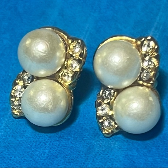 Vintage gold tone pearl and simulated diamond earrings - Picture 1 of 2
